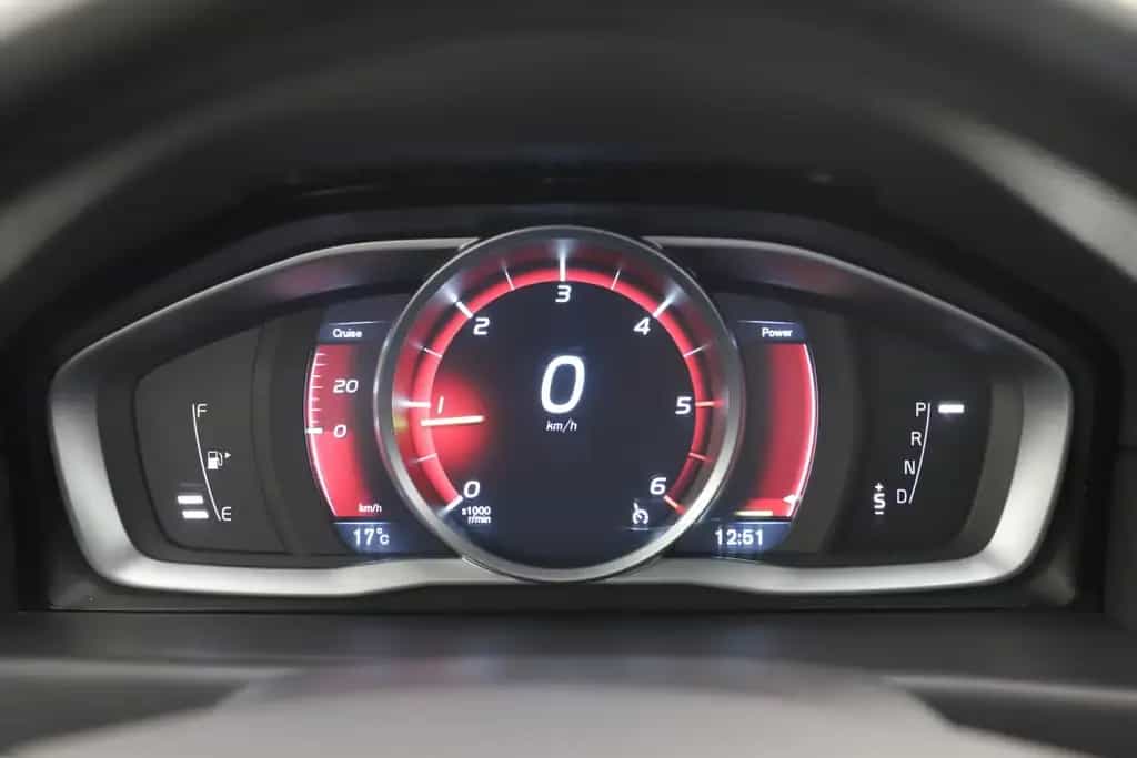 Volvo XC70 2.0D4 181PS Geartronic Momentum AHK 1Hand 04/2015-photo-17