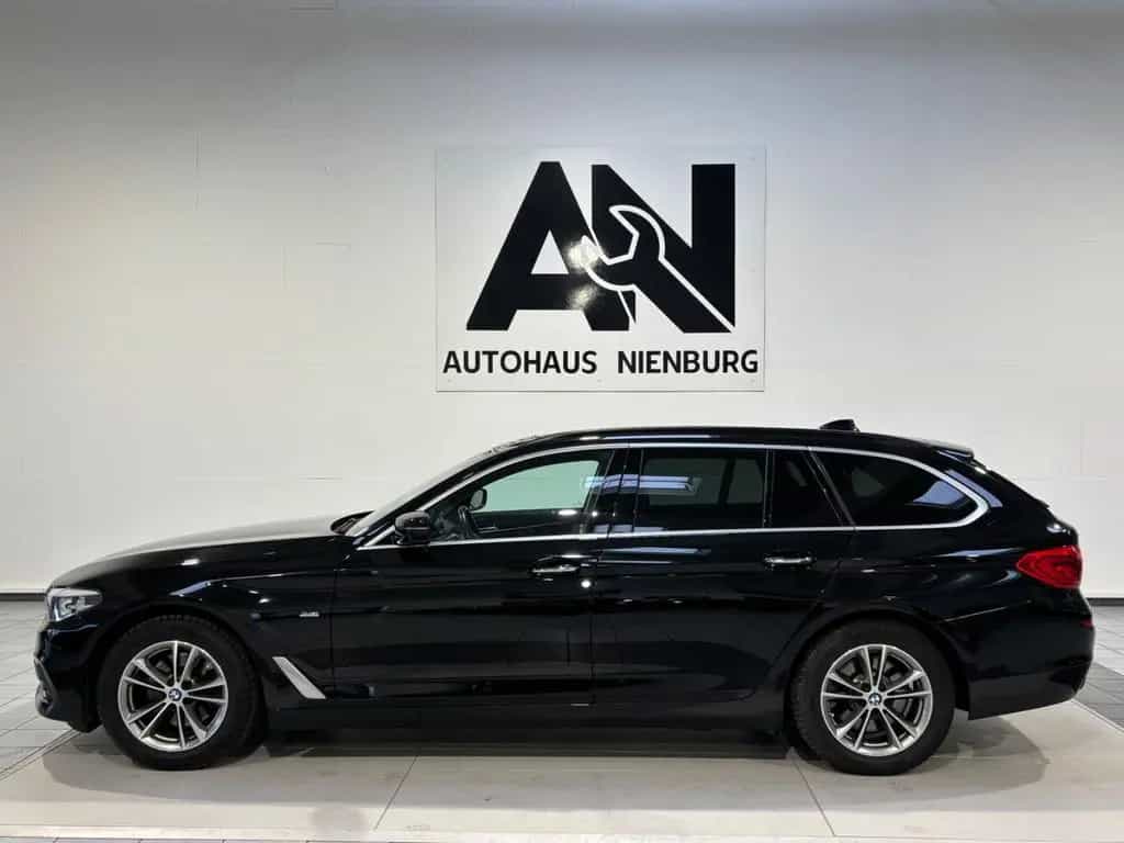 BMW 5 Series 520d Sport Line, Automatik,Panorama-Dach,Kamera 10/2017-photo-1