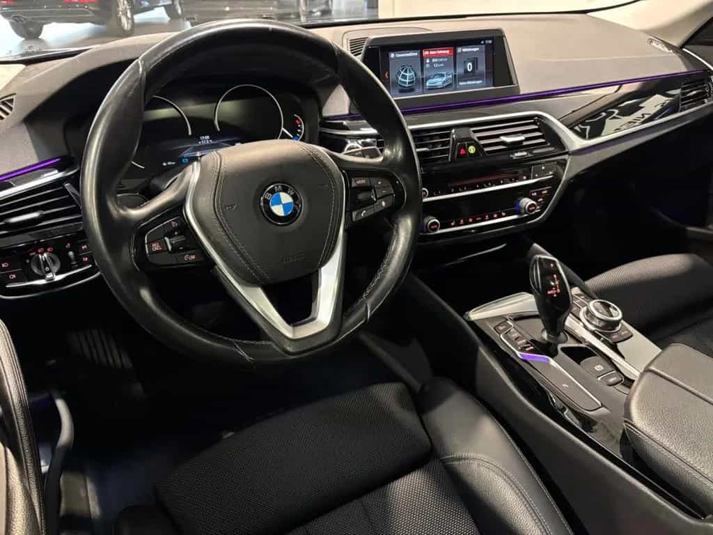 BMW 5 Series 520d Sport Line, Automatik,Panorama-Dach,Kamera 10/2017-photo-11