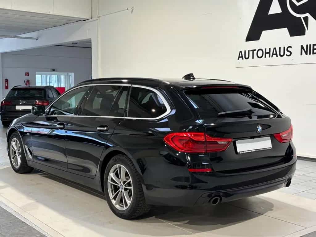 BMW 5 Series 520d Sport Line, Automatik,Panorama-Dach,Kamera 10/2017-photo-2