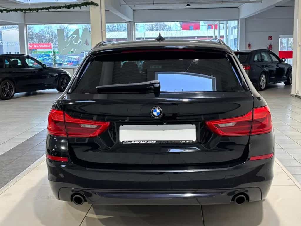 BMW 5 Series 520d Sport Line, Automatik,Panorama-Dach,Kamera 10/2017-photo-3