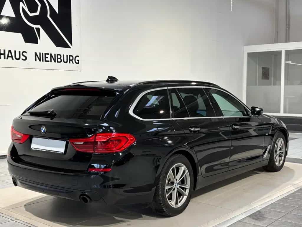 BMW 5 Series 520d Sport Line, Automatik,Panorama-Dach,Kamera 10/2017-photo-4