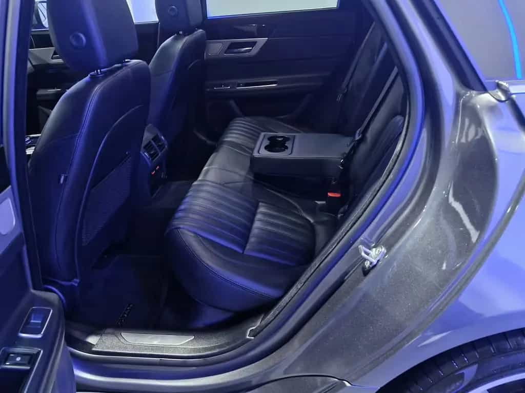Jaguar XF SPORTBRAKE PORTFOLIO AWD LED/LEDER/PANORAMA 08/2018-photo-11