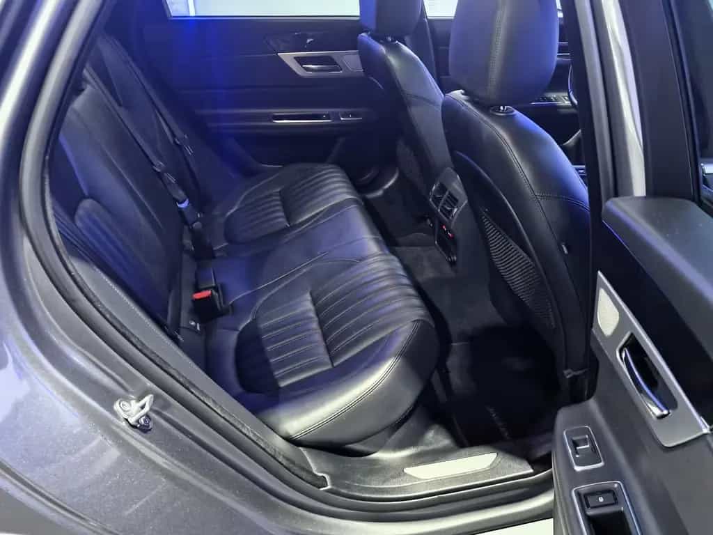 Jaguar XF SPORTBRAKE PORTFOLIO AWD LED/LEDER/PANORAMA 08/2018-photo-13