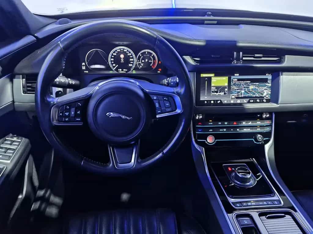 Jaguar XF SPORTBRAKE PORTFOLIO AWD LED/LEDER/PANORAMA 08/2018-photo-14