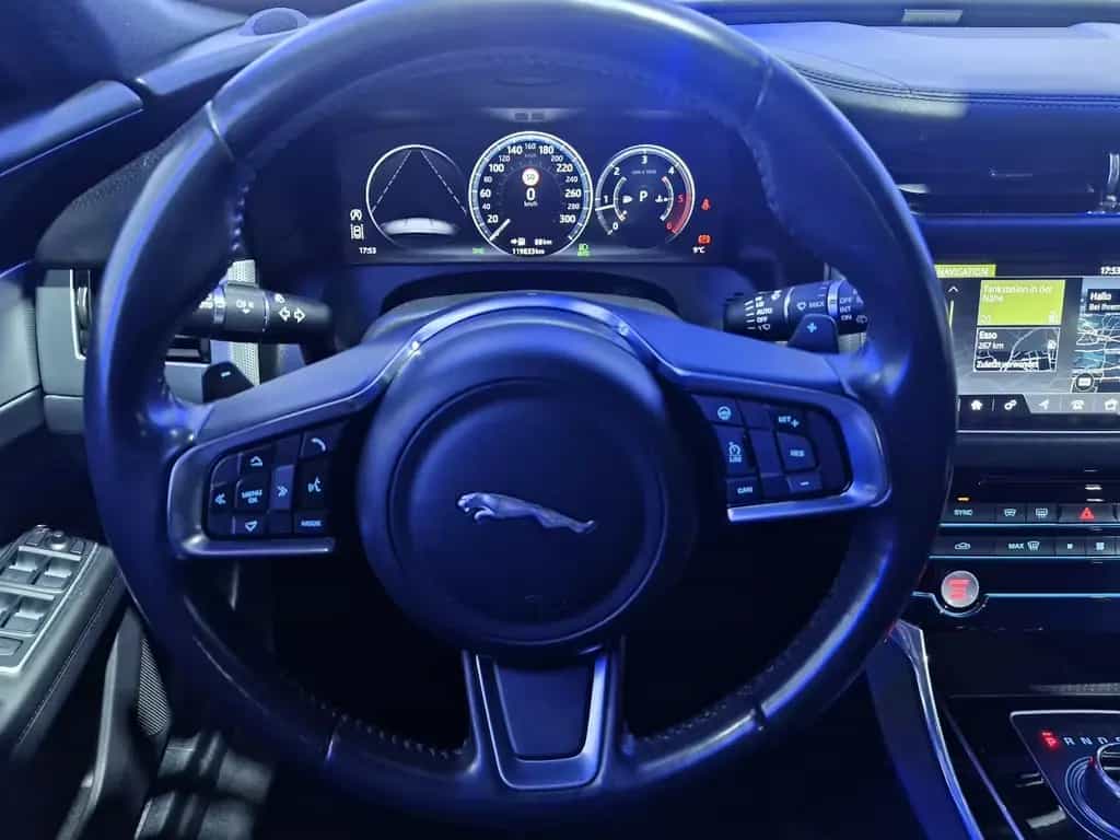 Jaguar XF SPORTBRAKE PORTFOLIO AWD LED/LEDER/PANORAMA 08/2018-photo-15