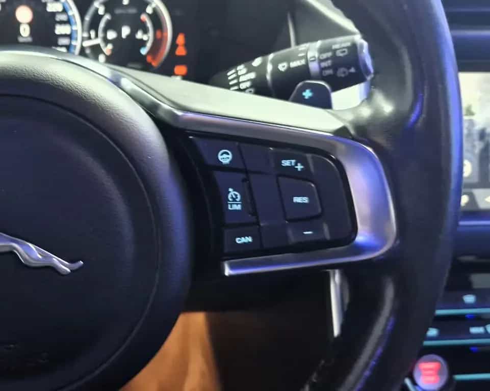 Jaguar XF SPORTBRAKE PORTFOLIO AWD LED/LEDER/PANORAMA 08/2018-photo-17