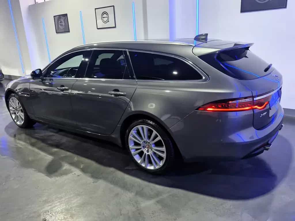 Jaguar XF SPORTBRAKE PORTFOLIO AWD LED/LEDER/PANORAMA 08/2018-photo-2