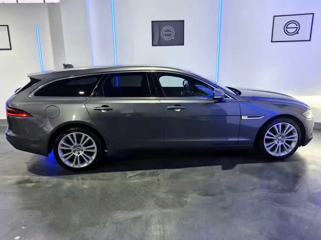 Jaguar XF SPORTBRAKE PORTFOLIO AWD LED/LEDER/PANORAMA 08/2018-photo-4
