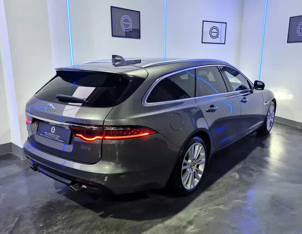 Jaguar XF SPORTBRAKE PORTFOLIO AWD LED/LEDER/PANORAMA 08/2018-photo-5