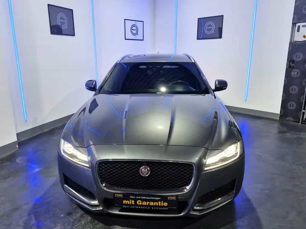 Jaguar XF SPORTBRAKE PORTFOLIO AWD LED/LEDER/PANORAMA 08/2018-photo-6