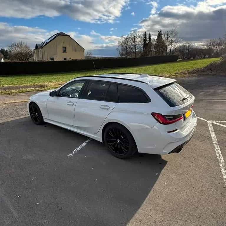 BMW 3 Series 330d xDrive Touring M Sport Auto. AHK 06/2021-photo-2