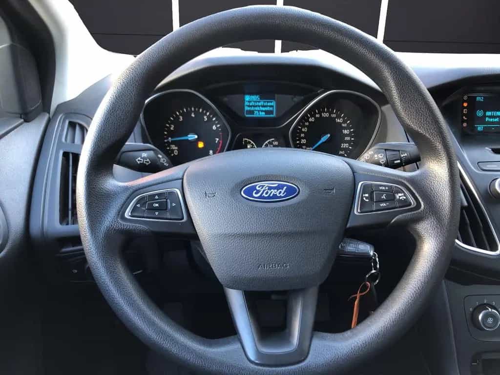Ford Focus 1,5 EcoBoost Automatik 5-türig AHK 05/2017-photo-16