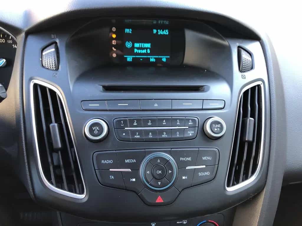 Ford Focus 1,5 EcoBoost Automatik 5-türig AHK 05/2017-photo-19