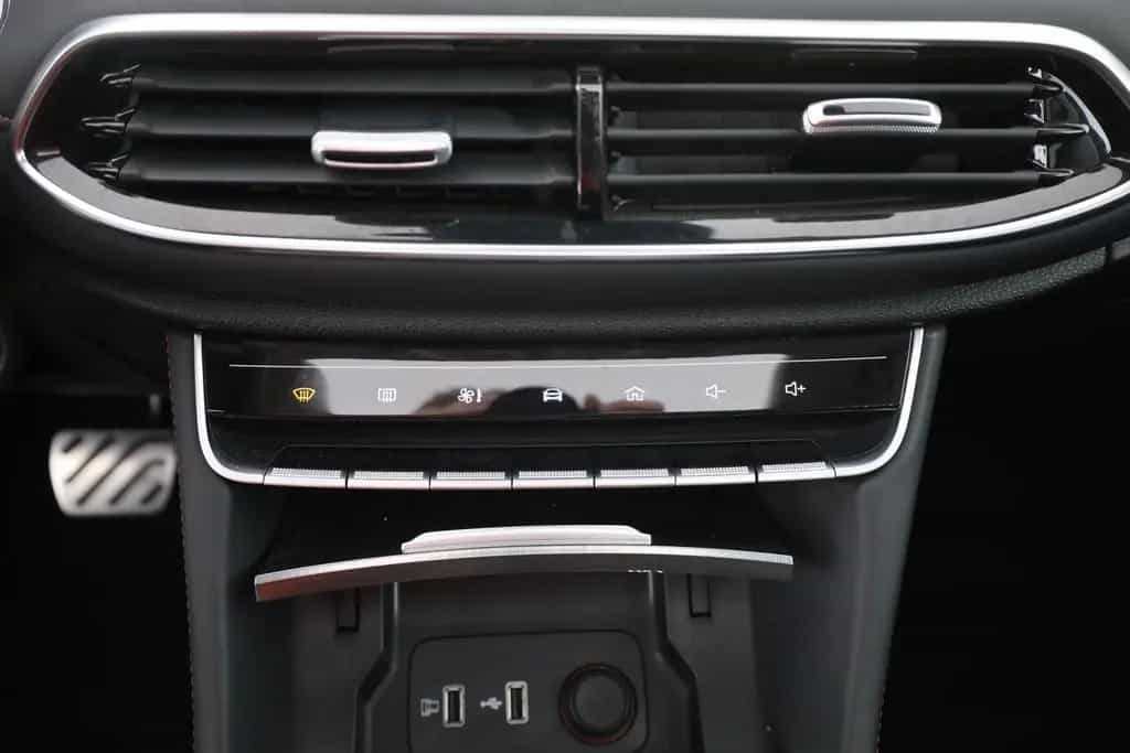 MG HS 1.5 T-GDI Luxury Aut. LED ACC Navi 360° Pano 03/2024-photo-11