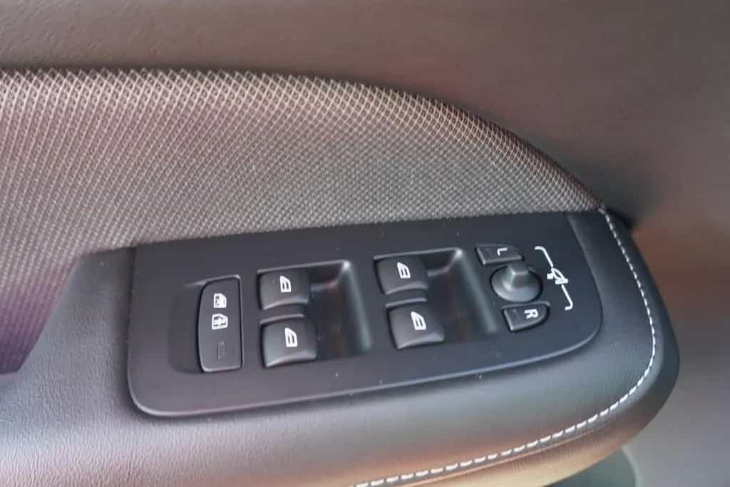 Volvo S60 2.0 M-Hybrid Ultimate Dark AWD LED 360° Navi 11/2023-photo-18