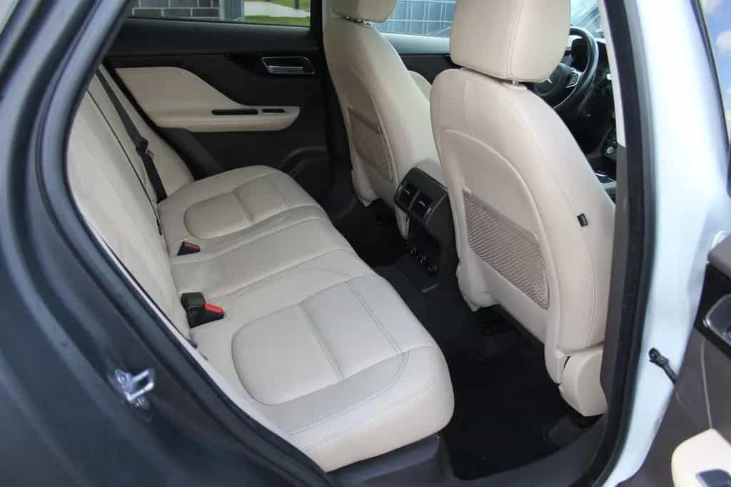 Jaguar F-Pace Prestige AWD 10/2017-photo-10