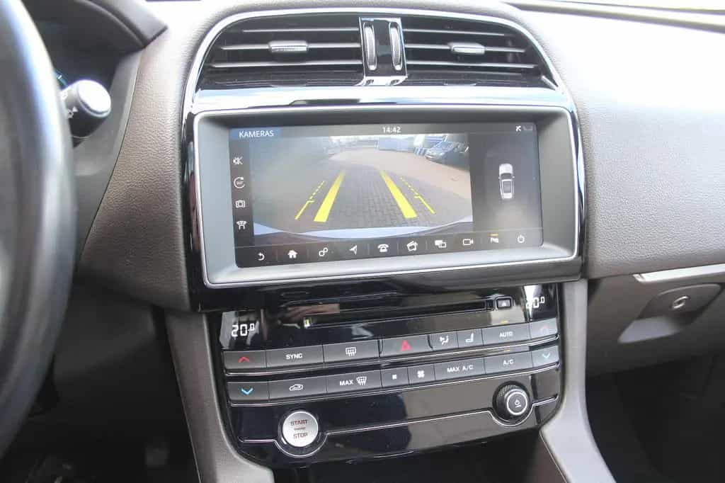 Jaguar F-Pace Prestige AWD 10/2017-photo-13