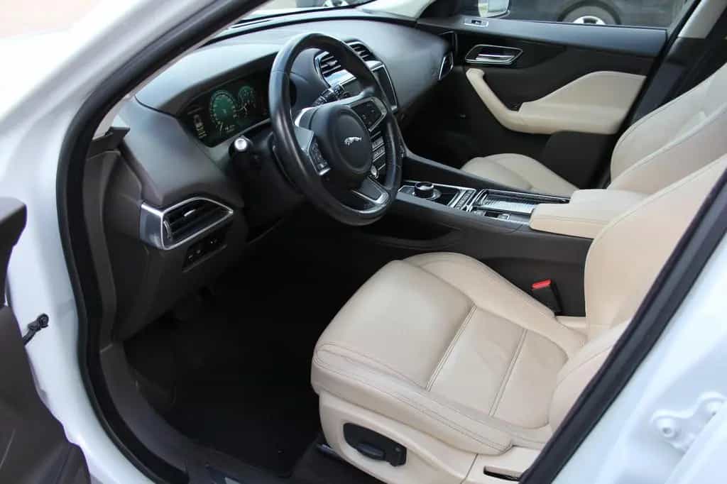 Jaguar F-Pace Prestige AWD 10/2017-photo-7
