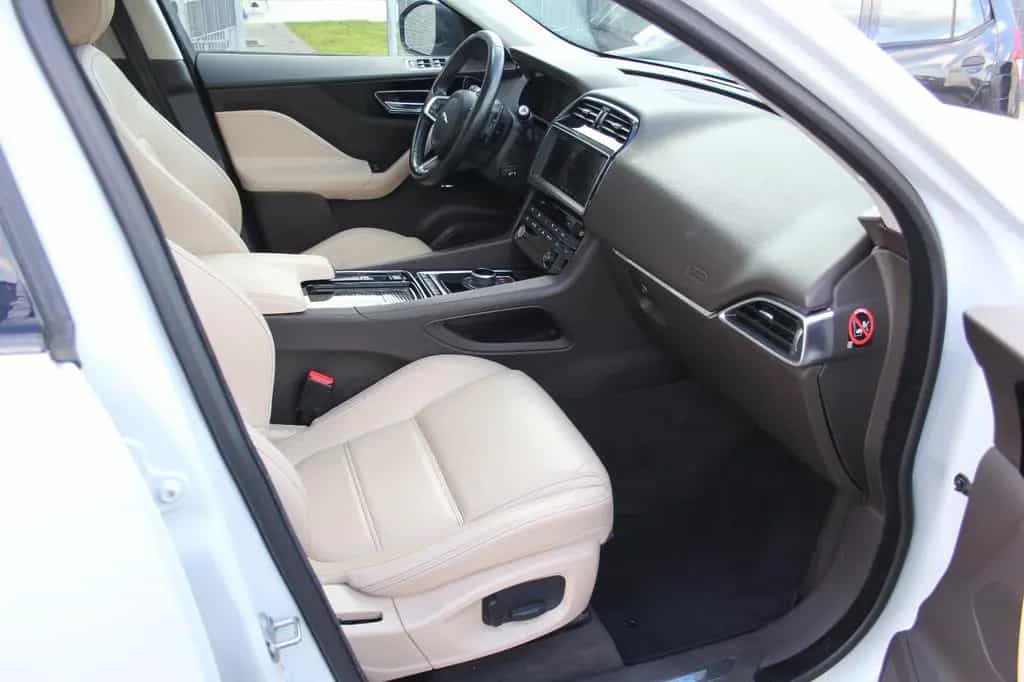 Jaguar F-Pace Prestige AWD 10/2017-photo-9