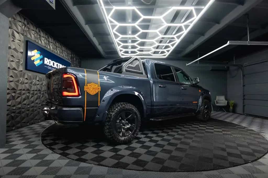 Dodge RAM 5.7 V8 HEMI 4x4 OFFROAD Night HarleyDavidson 01/2020-photo-17
