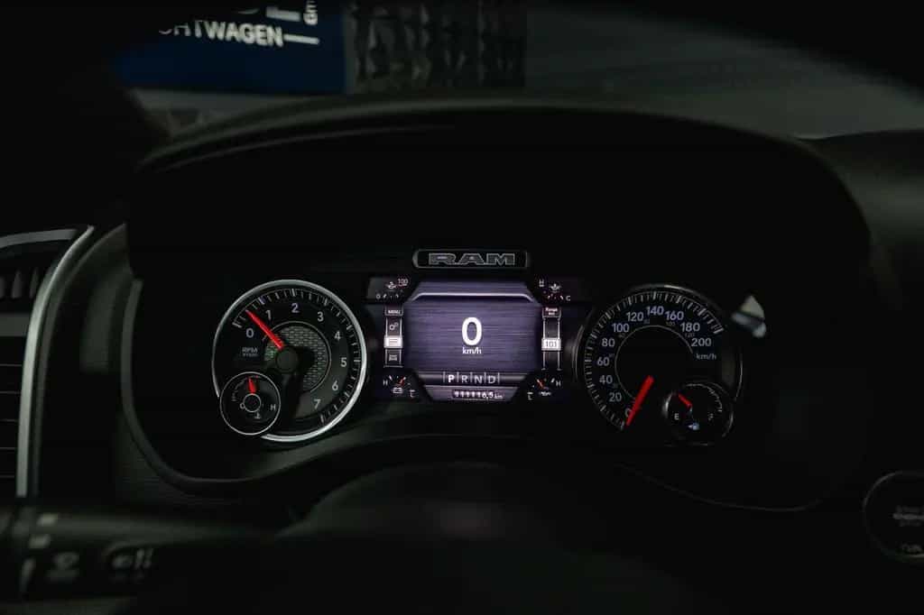 Dodge RAM 5.7 V8 HEMI 4x4 OFFROAD Night HarleyDavidson 01/2020-photo-33
