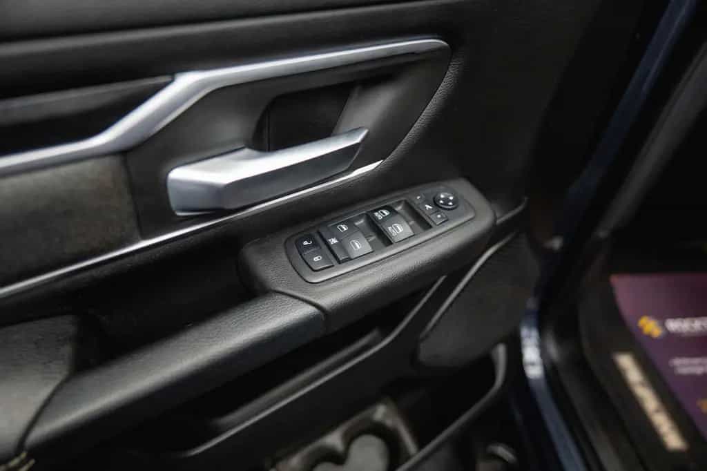 Dodge RAM 5.7 V8 HEMI 4x4 OFFROAD Night HarleyDavidson 01/2020-photo-35