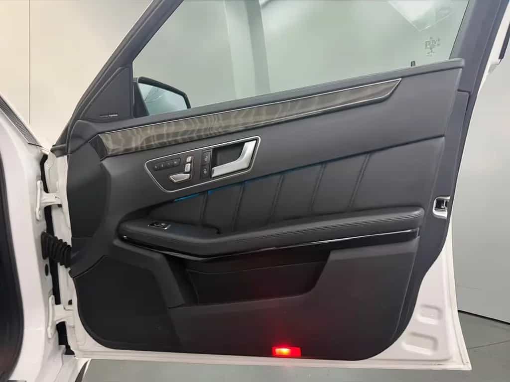 Mercedes-Benz E 350 BT 4Matic AMG LINE*MEGAVOLL + AIRMATIC 04/2015-photo-17