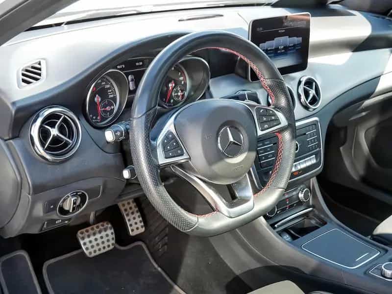 Mercedes-Benz GLA 250 AMG PANO PDC SHD SHZ 12/2018-photo-3