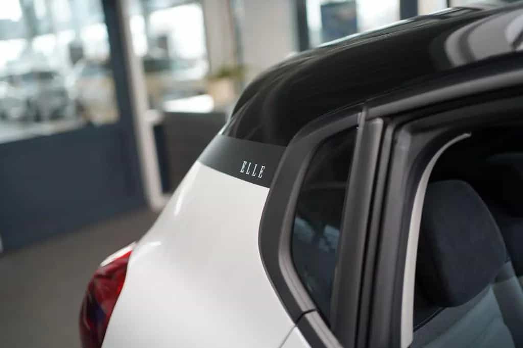 Citroën C3 PureTech 110 EAT6 Elle Automatik Sitzheizung 10/2023-photo-16