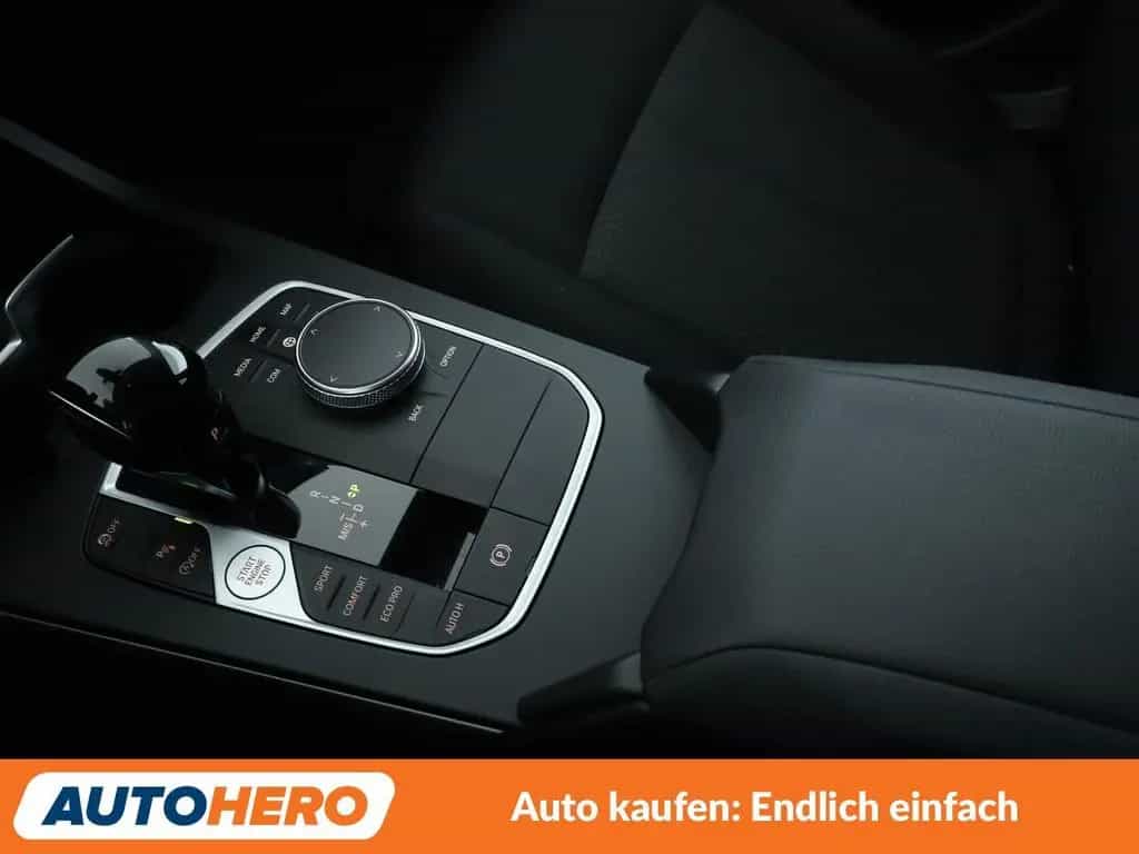 BMW 1 Series 120i Advantage Aut.*NAVI*LED*CAM*SHZ*TEMPO*ALU* 07/2021-photo-23