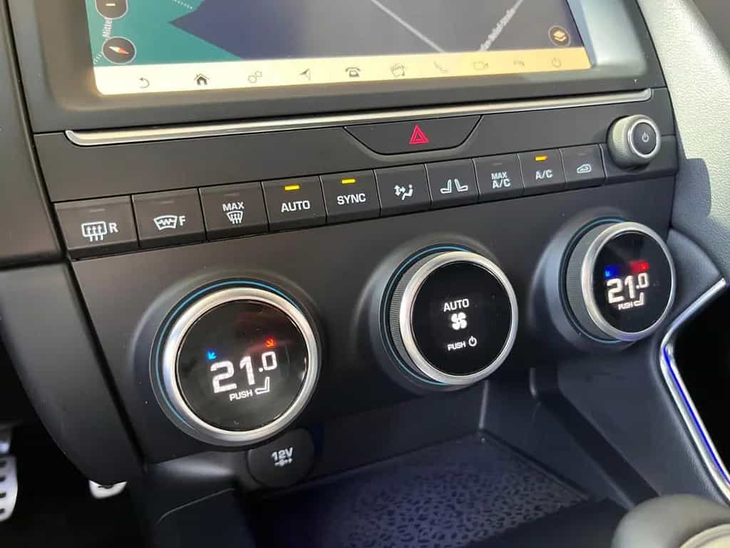 Jaguar E-Pace P200 R-Dynamic AWD AHK BLACK PACK ACC 07/2019-photo-17