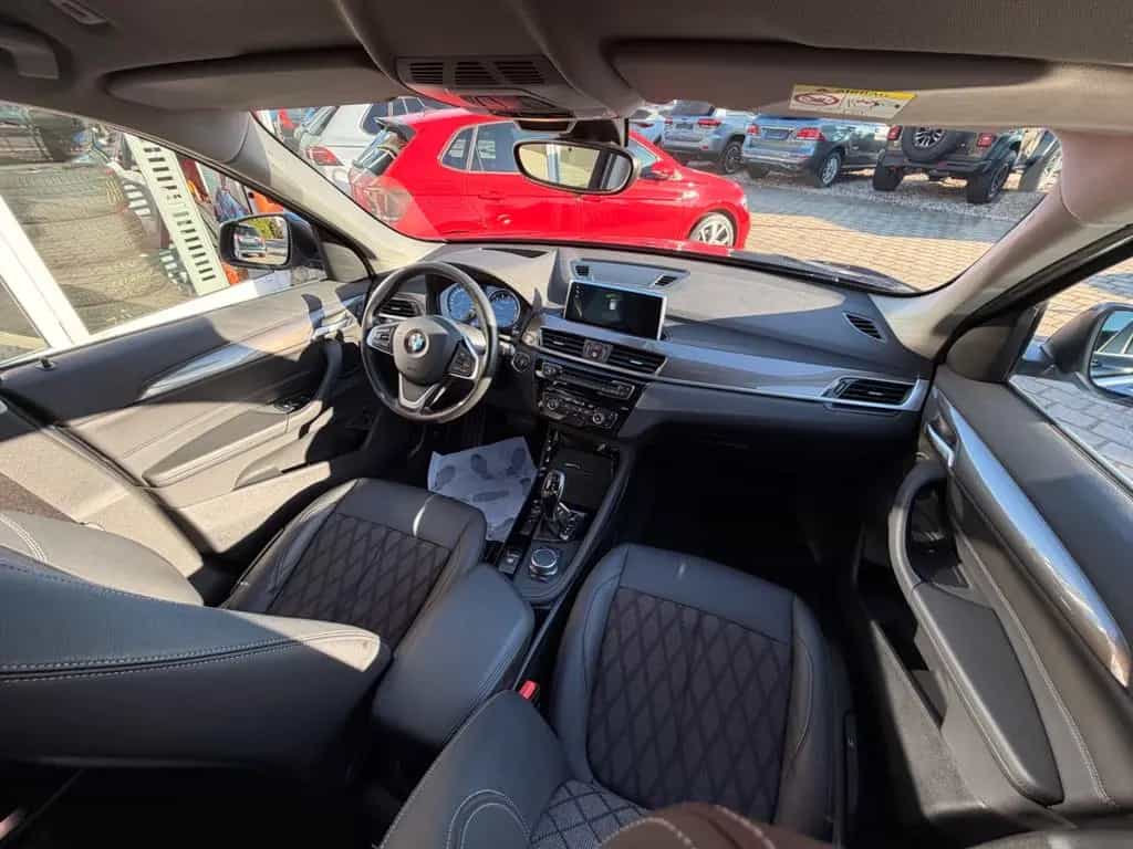 BMW X1 sDrive 18 i xLine 05/2018-photo-10