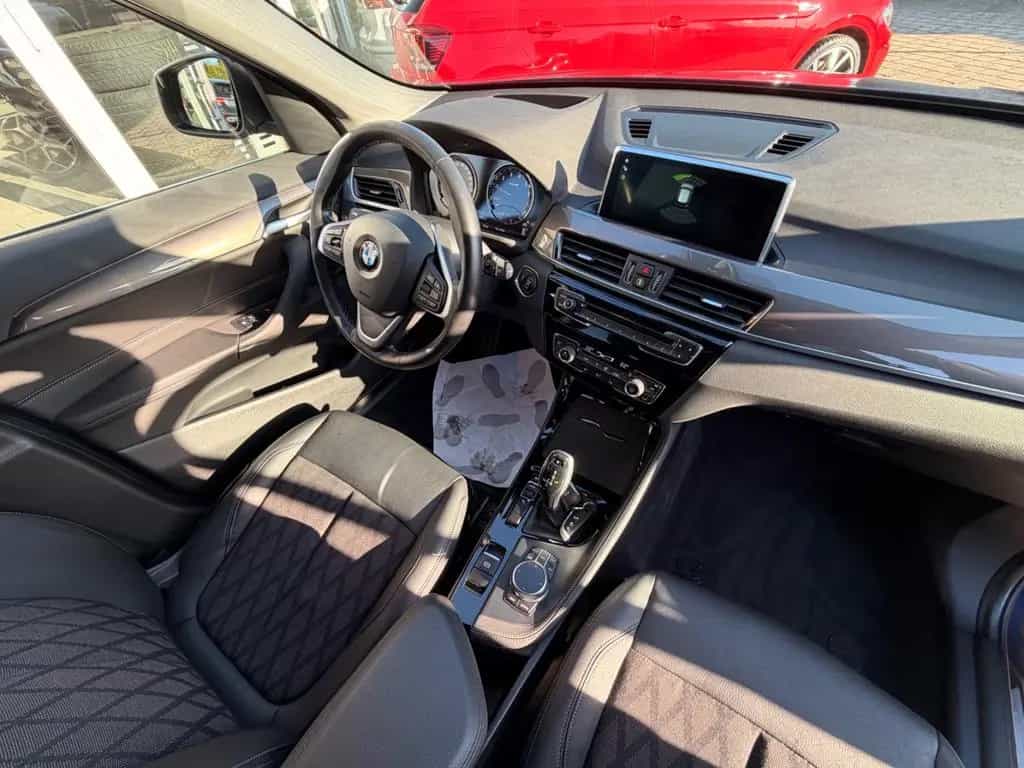 BMW X1 sDrive 18 i xLine 05/2018-photo-13