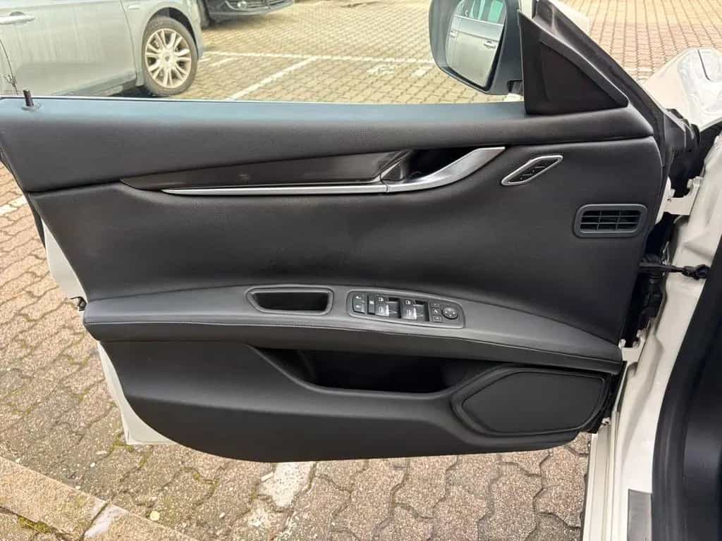 Maserati Ghibli 3.0 V6 ds 250cv auto my16 E6 10/2017-photo-12