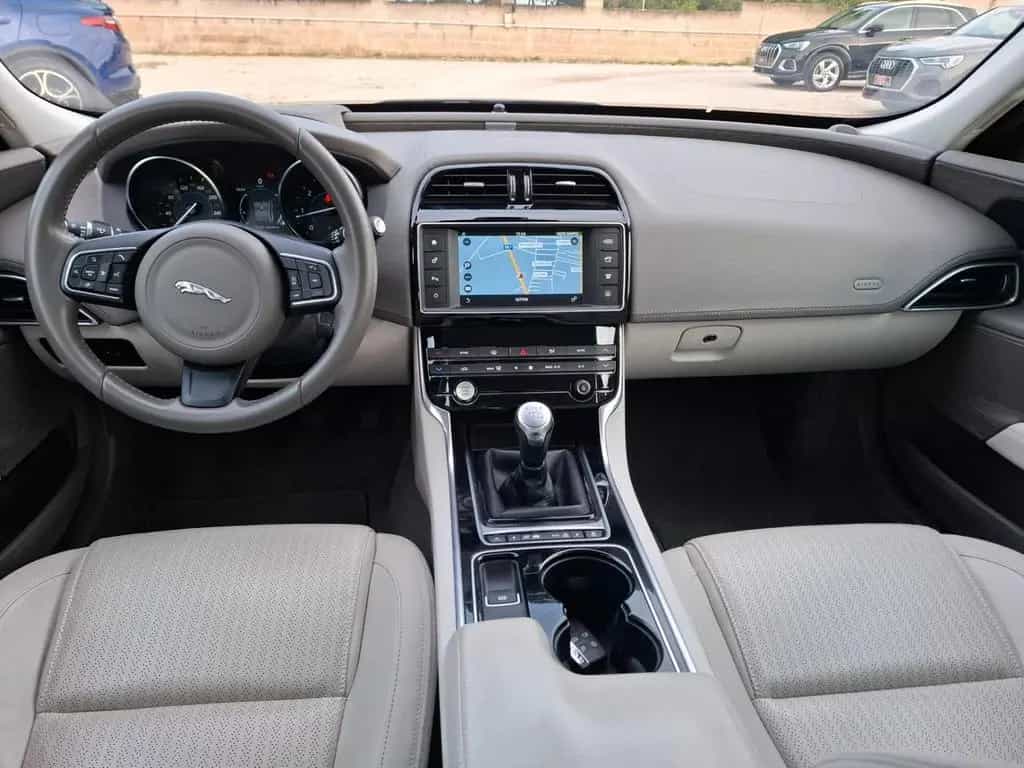 Jaguar XE 2.0 D 180cv *SOLO 23.000 KM* 05/2018-photo-13