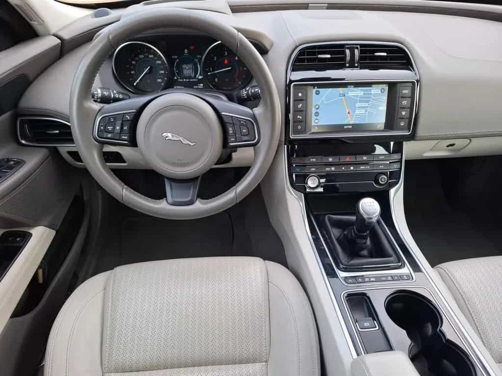 Jaguar XE 2.0 D 180cv *SOLO 23.000 KM* 05/2018-photo-14