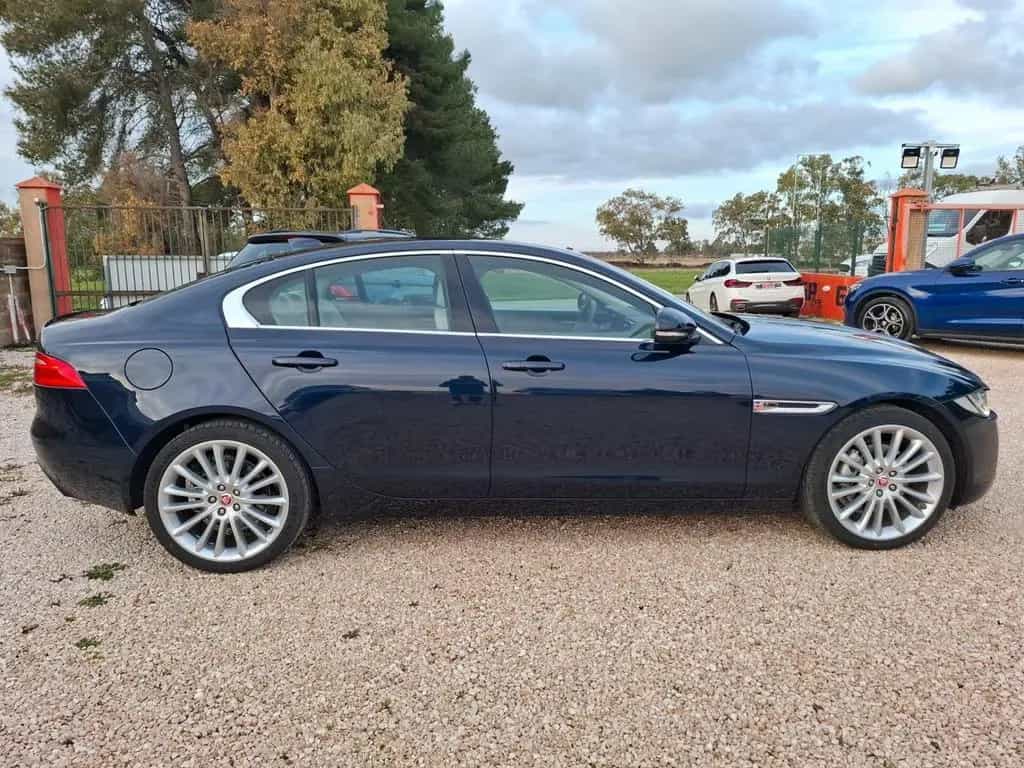 Jaguar XE 2.0 D 180cv *SOLO 23.000 KM* 05/2018-photo-4