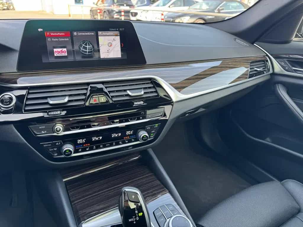 BMW 520 d Touring SportLine HeadUp Komfortsitze Panor 02/2020-photo-11