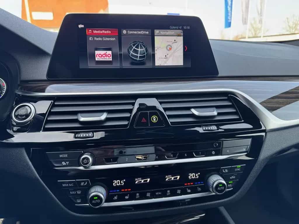 BMW 520 d Touring SportLine HeadUp Komfortsitze Panor 02/2020-photo-12