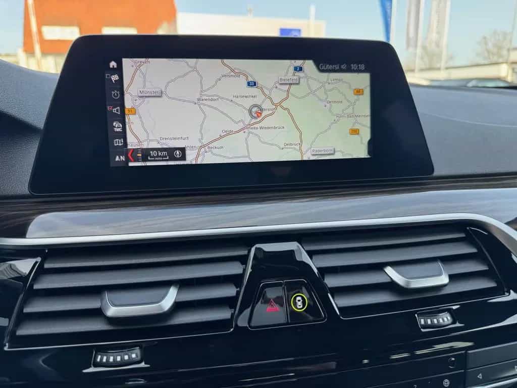 BMW 520 d Touring SportLine HeadUp Komfortsitze Panor 02/2020-photo-13
