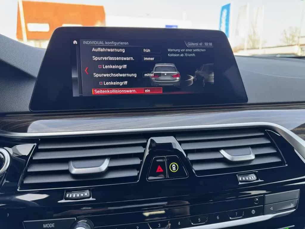 BMW 520 d Touring SportLine HeadUp Komfortsitze Panor 02/2020-photo-16