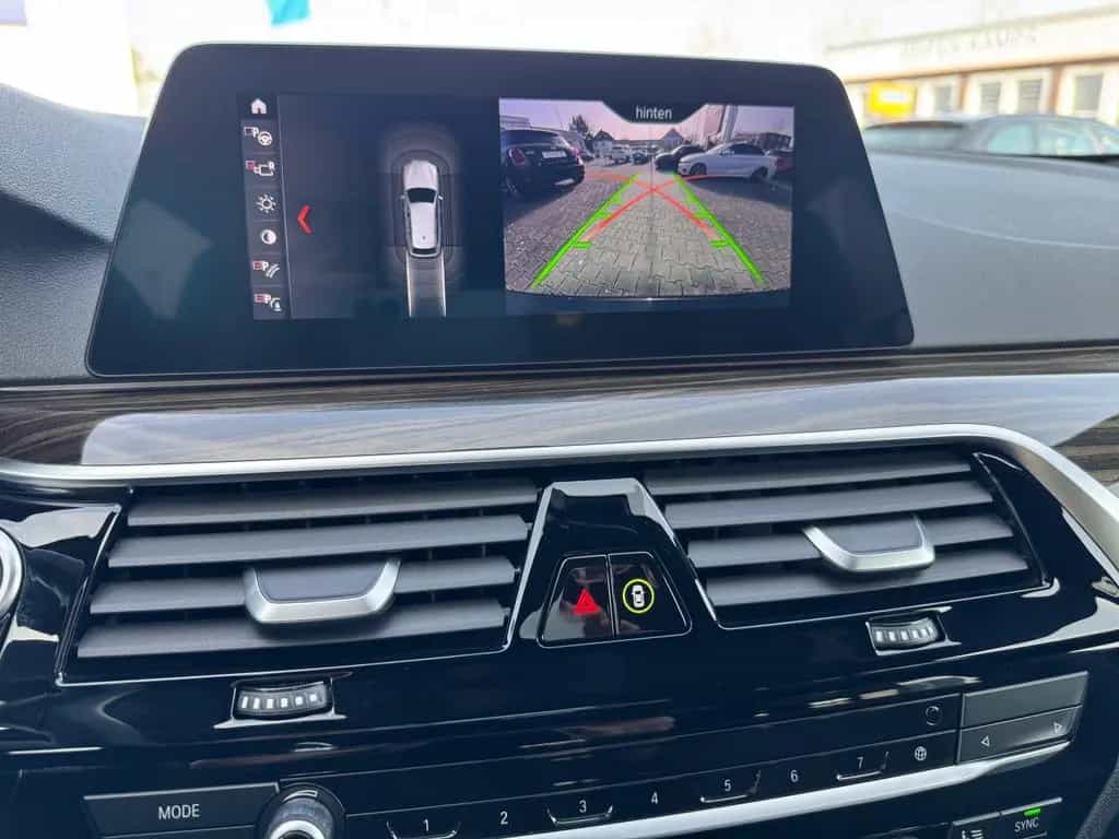 BMW 520 d Touring SportLine HeadUp Komfortsitze Panor 02/2020-photo-17