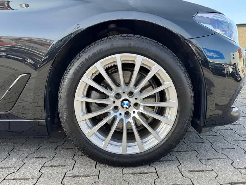 BMW 520 d Touring SportLine HeadUp Komfortsitze Panor 02/2020-photo-2