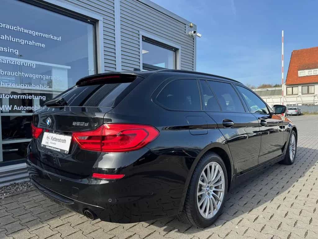 BMW 520 d Touring SportLine HeadUp Komfortsitze Panor 02/2020-photo-3