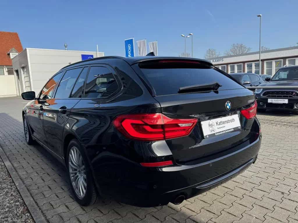 BMW 520 d Touring SportLine HeadUp Komfortsitze Panor 02/2020-photo-4