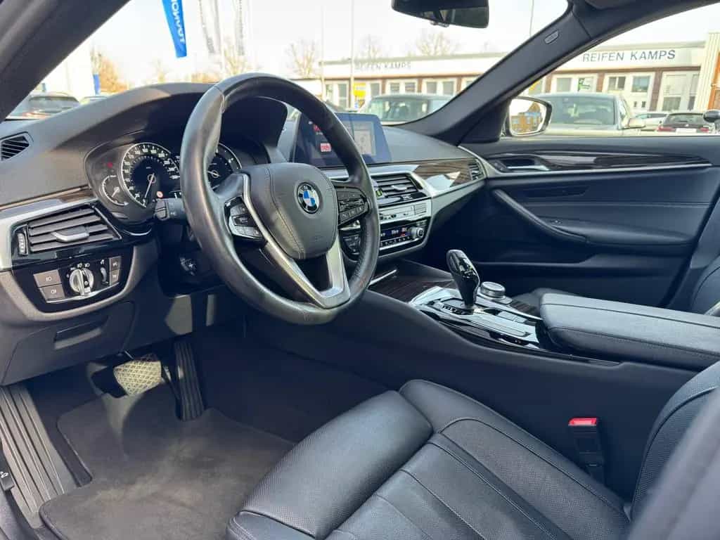 BMW 520 d Touring SportLine HeadUp Komfortsitze Panor 02/2020-photo-5