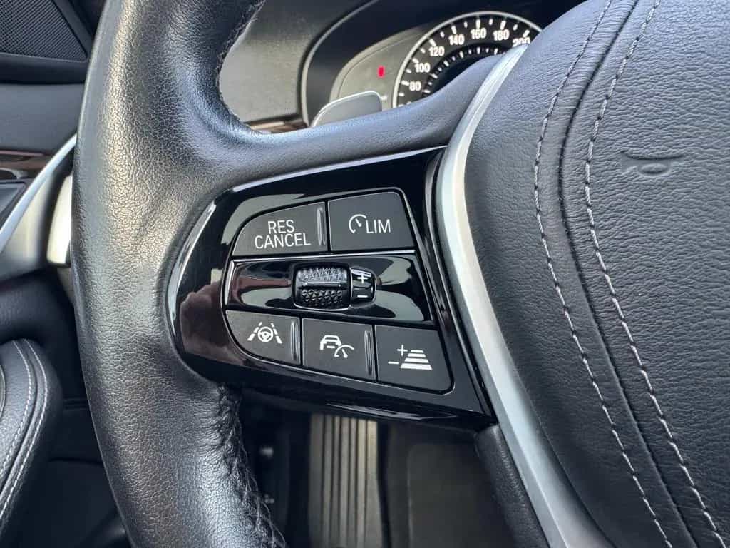 BMW 520 d Touring SportLine HeadUp Komfortsitze Panor 02/2020-photo-8