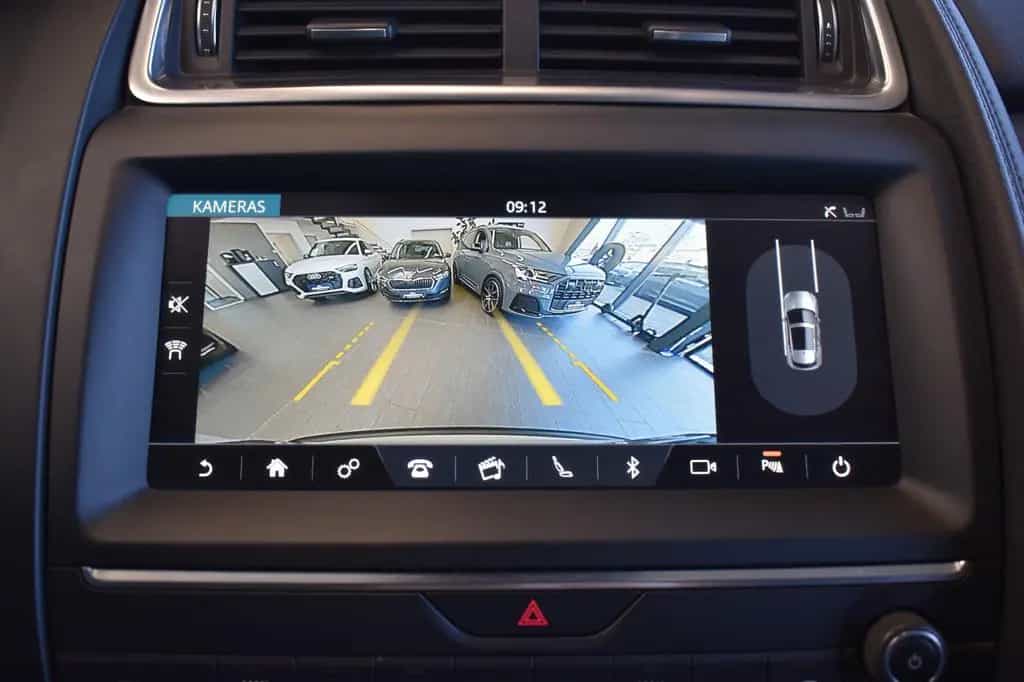 Jaguar E-Pace 2.0 AWD LED~AHK~DAB~RFKamera~Meridian 05/2019-photo-16