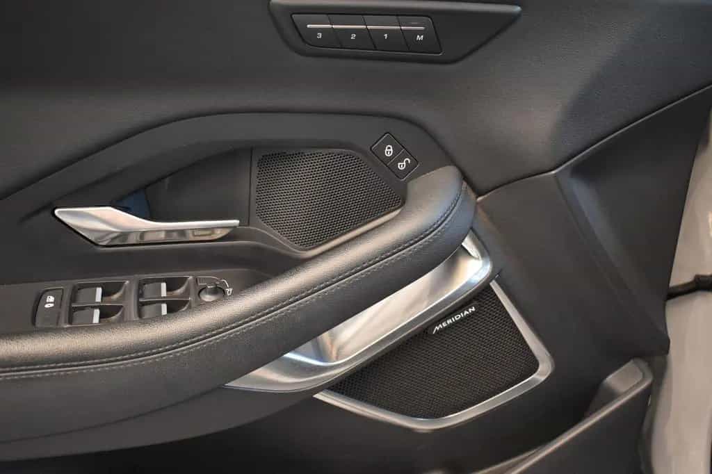 Jaguar E-Pace 2.0 AWD LED~AHK~DAB~RFKamera~Meridian 05/2019-photo-17